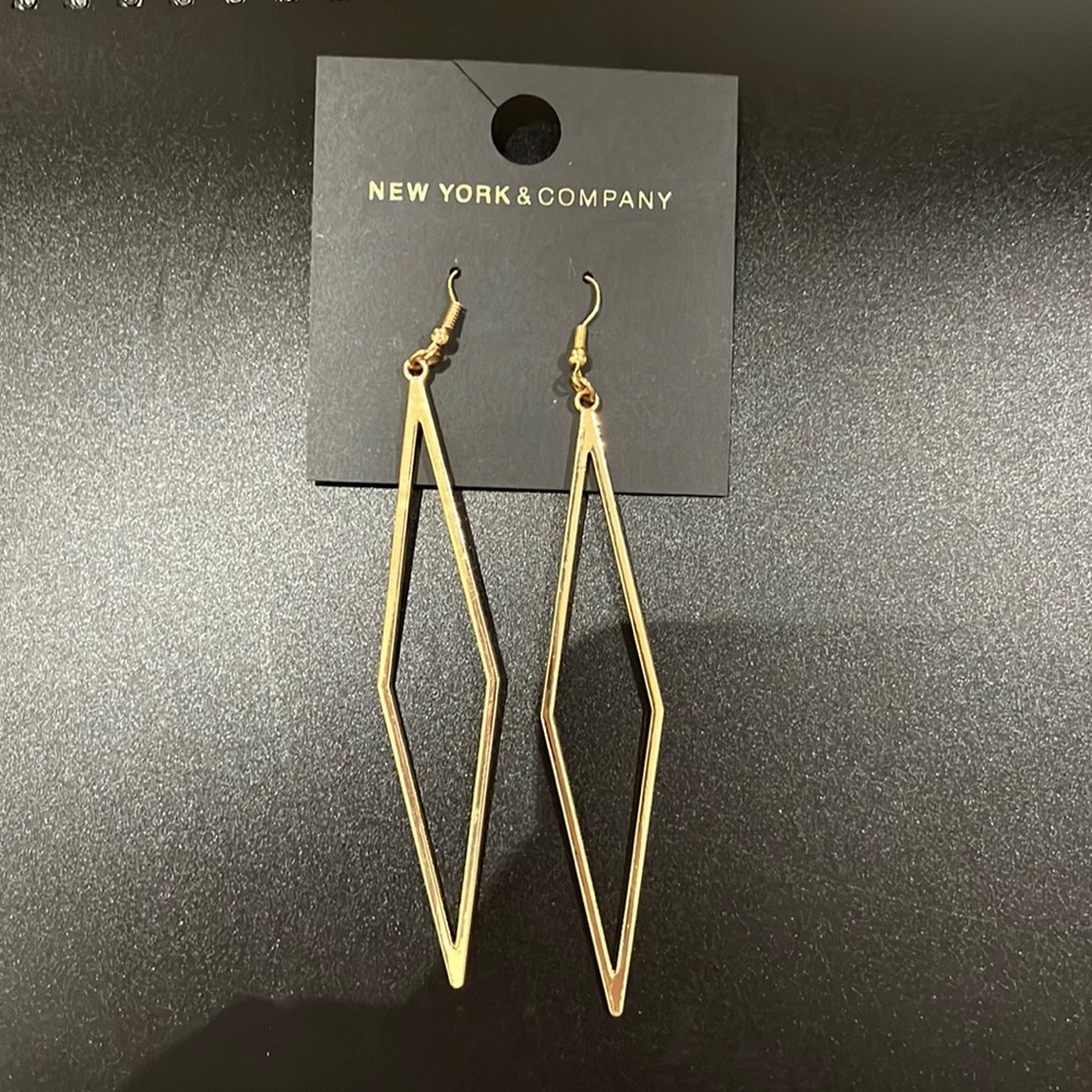 BNWT gold earrings